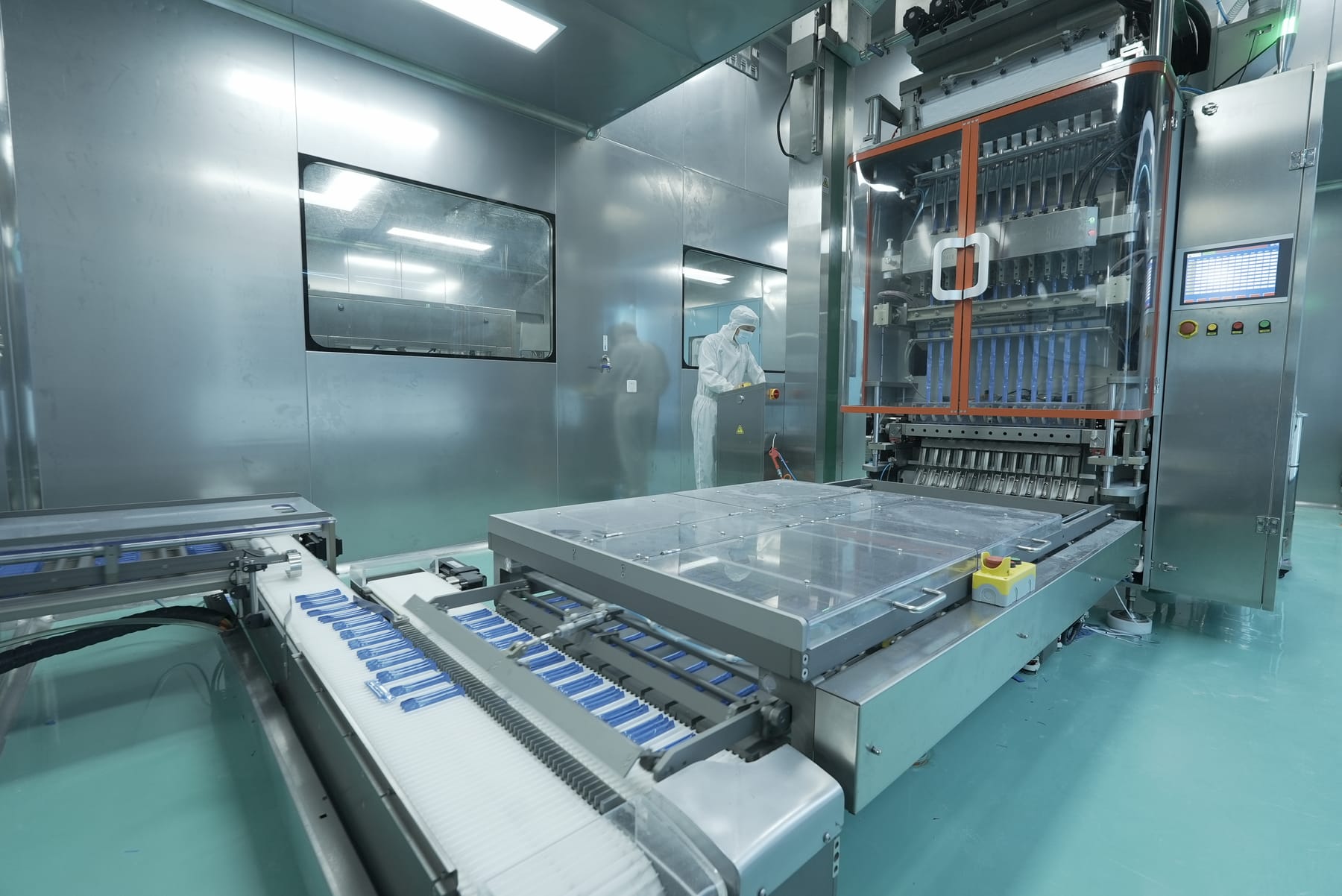 Stainless steel mixing and blending workshop inside LEKKER-FOOD GMP facility